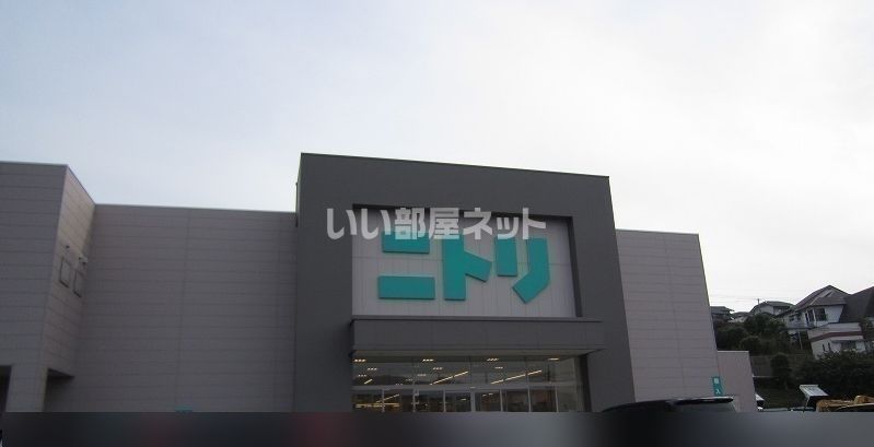 近くの施設まで1,818m（徒歩23分）