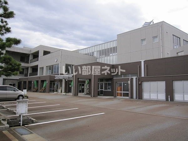 近くの小学校まで773m（徒歩10分）