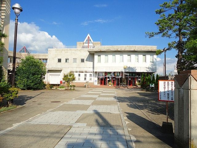 近くの小学校まで394m（徒歩5分）