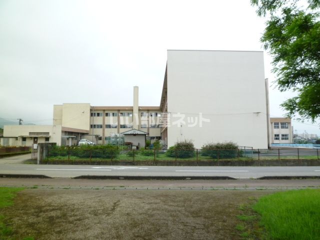 近くの小学校まで681m（徒歩9分）