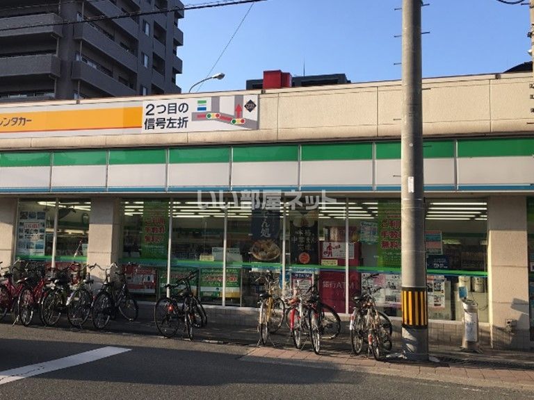 近くのコンビニまで359m（徒歩5分）
