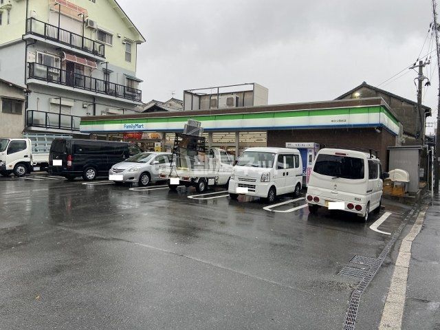 近くのファミリーマート 桃谷公園前店まで754m（徒歩10分）