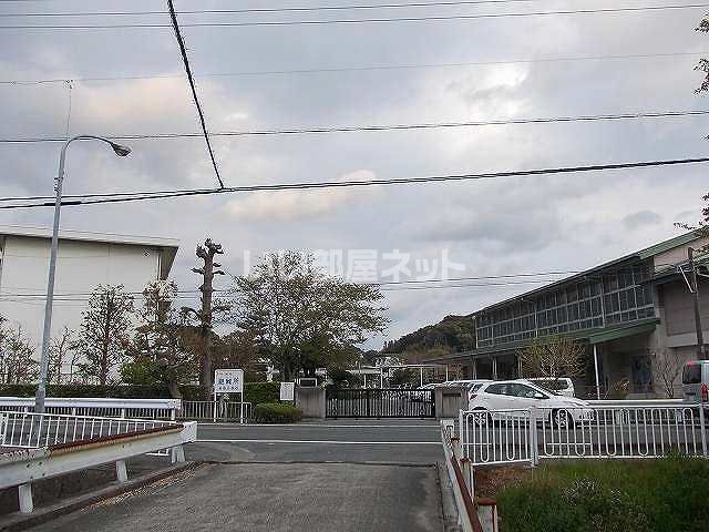 近くの森町立飯田小学校まで732m(徒歩10分)