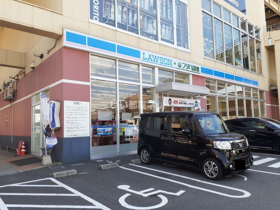 近くのコンビニまで447m（徒歩6分）