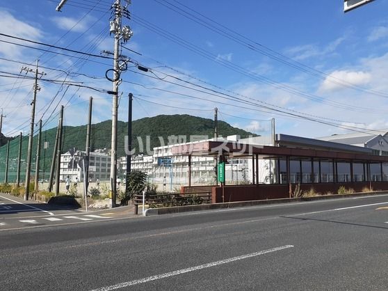 近くの桜ヶ丘高等学校まで53m(徒歩1分)
