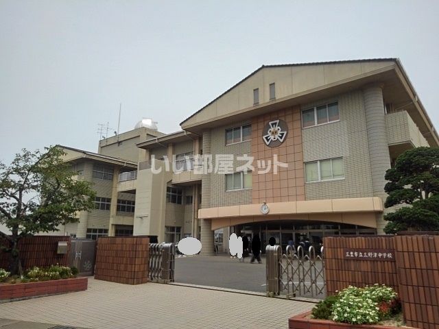 近くの三豊市立三野津中学校まで554m（徒歩7分）