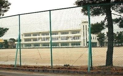 近くの小学校まで142m（徒歩2分）