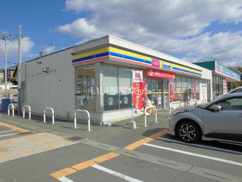 近くのコンビニまで265m（徒歩4分）