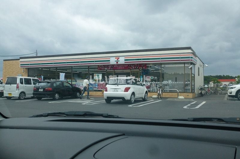 近くのセブンイレブン（ヨーカドー前）まで810m（徒歩11分）