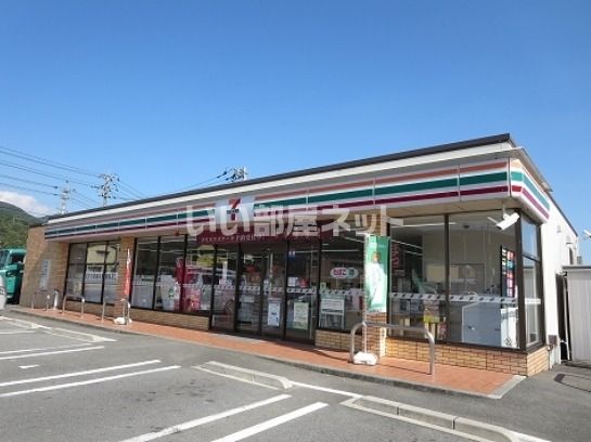 近くのセブンイレブン 美馬市脇町郡里店まで1,063m（徒歩14分）