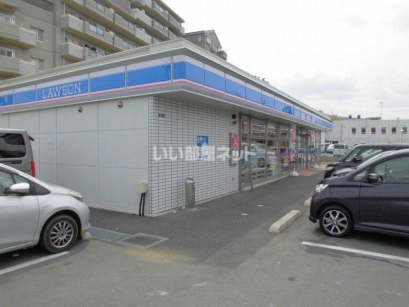 近くのローソン（取手郵便局前）まで395m（徒歩5分）