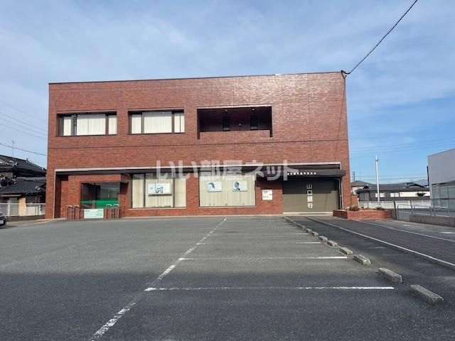 近くに山口銀行西宇部支店あり