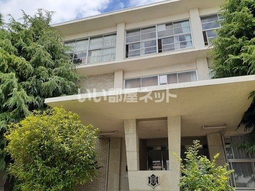 近くの小学校まで126m（徒歩2分）