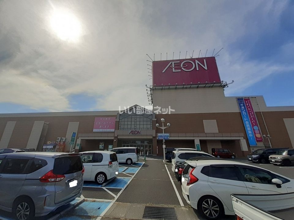 近くのイオンモール津山店まで610m（徒歩8分）