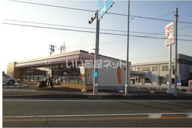 近くのコンビニまで2,440m（徒歩31分）