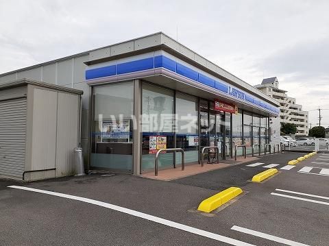 近くのコンビニまで113m（徒歩2分）