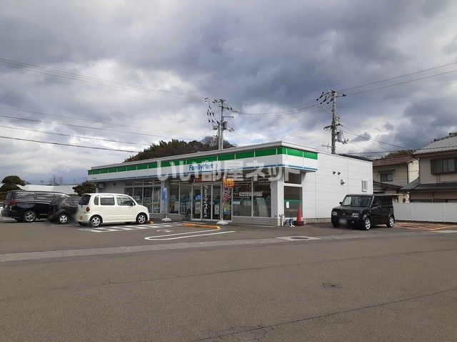 近くのファミリーマート 新居浜神郷店まで504m（徒歩7分）