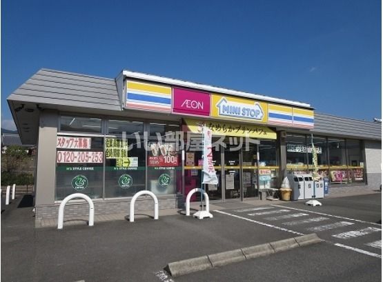 近くのミニストップ脇町店まで468m（徒歩6分）