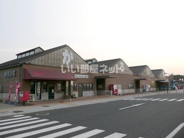 近くの施設まで983m（徒歩13分）