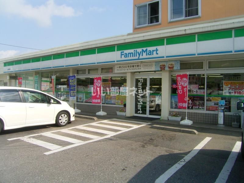 近くのファミリーマート　石岡柿岡店まで843m（徒歩11分）