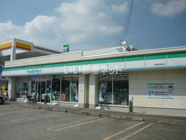 近くのコンビニまで839m（徒歩11分）