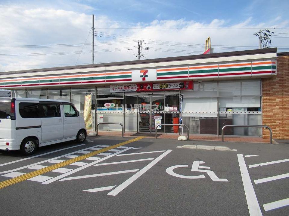 近くのコンビニまで250m（徒歩4分）