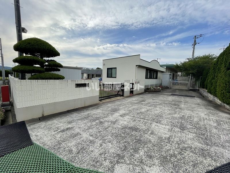 近くの桜が丘地域保育センターまで1,698m（徒歩22分）