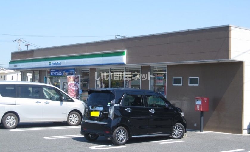 近くのコンビニまで770m（徒歩10分）