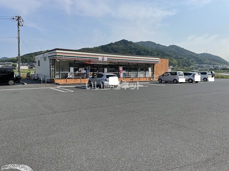 近くのコンビニまで1,615m（徒歩21分）