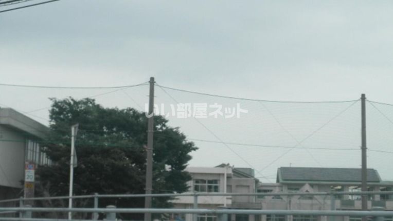 近くの野中島小学校まで1,978m（徒歩25分）