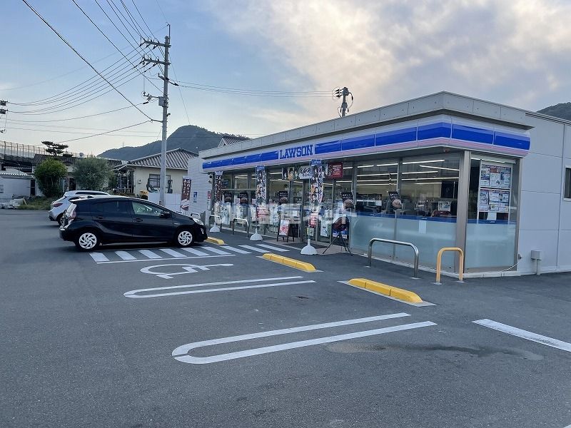 近くのコンビニまで3,201m（徒歩41分）