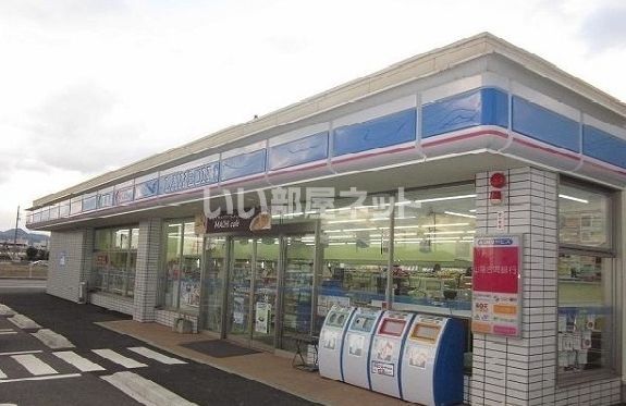 近くの施設まで469m（徒歩6分）