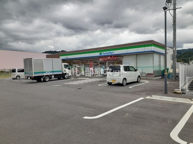 近くのファミリーマート 八女黒木本分店まで1,100m(徒歩14分)