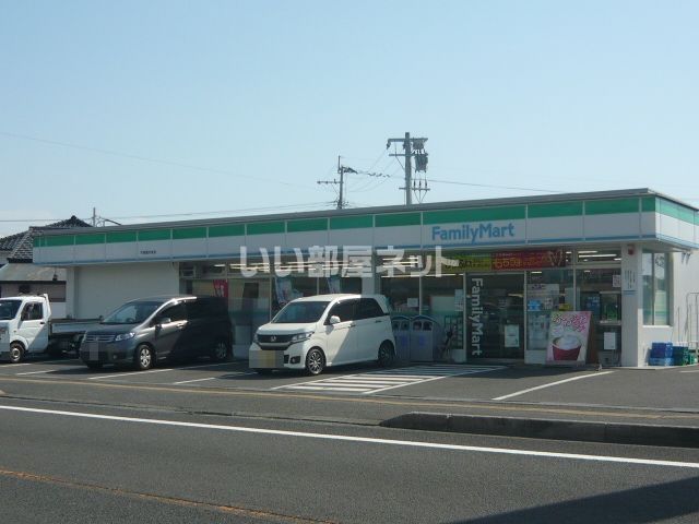 近くのコンビニまで915m（徒歩12分）