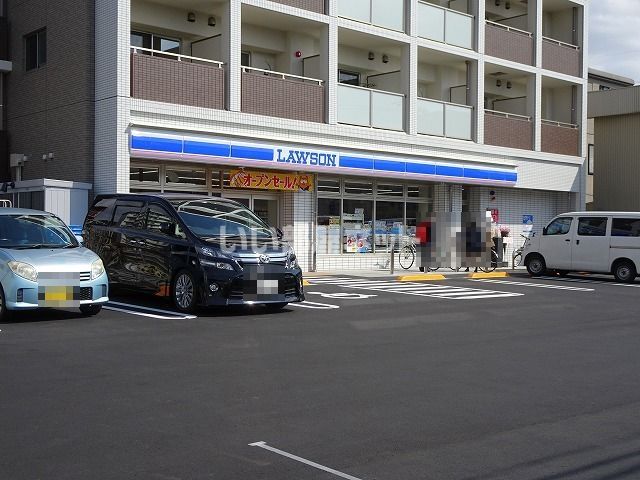 近くのコンビニまで350m（徒歩5分）