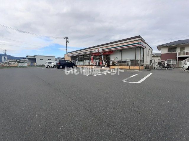 近くのコンビニまで280m（徒歩4分）