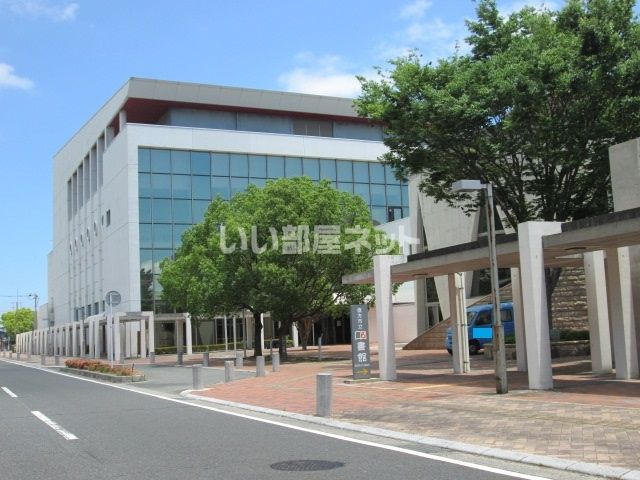 近くの図書館まで1,156m（徒歩15分）