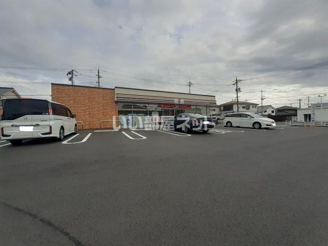 近くにセブンイレブン津山小田中店あり