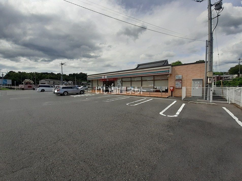 近くのセブンイレブン津山二宮店まで679m(徒歩9分)