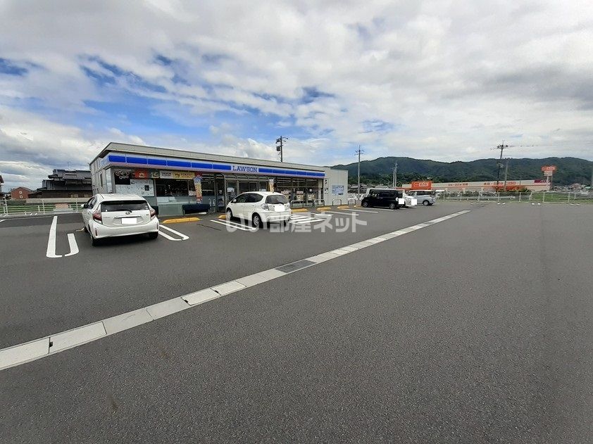 近くにローソン津山平福店あり