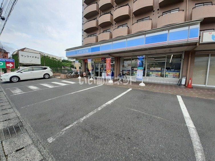 近くのコンビニまで420m（徒歩6分）