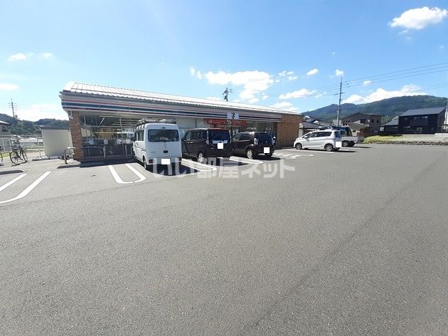 近くのセブンイレブン津山東一宮店まで287m（徒歩4分）