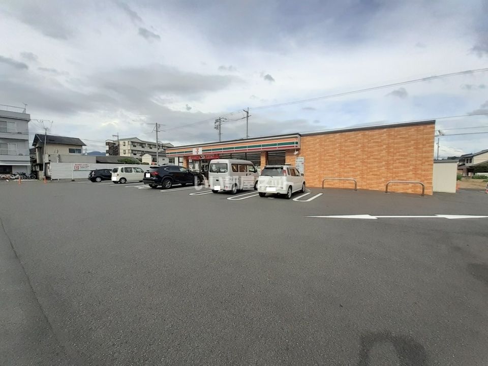 近くのセブンイレブン津山北園店まで429m（徒歩6分）