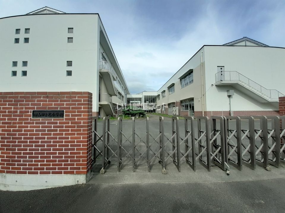 近くの小学校まで1,285m（徒歩17分）