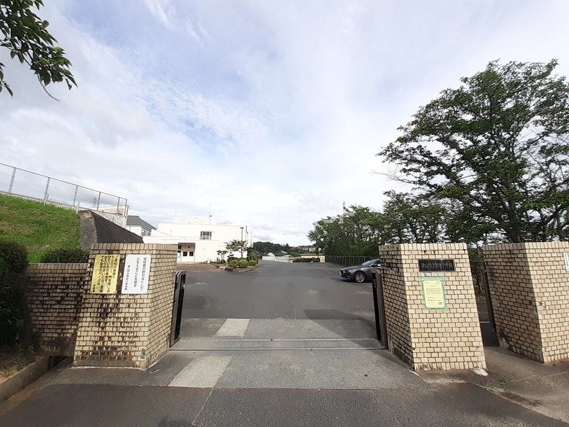 近くの小学校まで1,182m（徒歩15分）