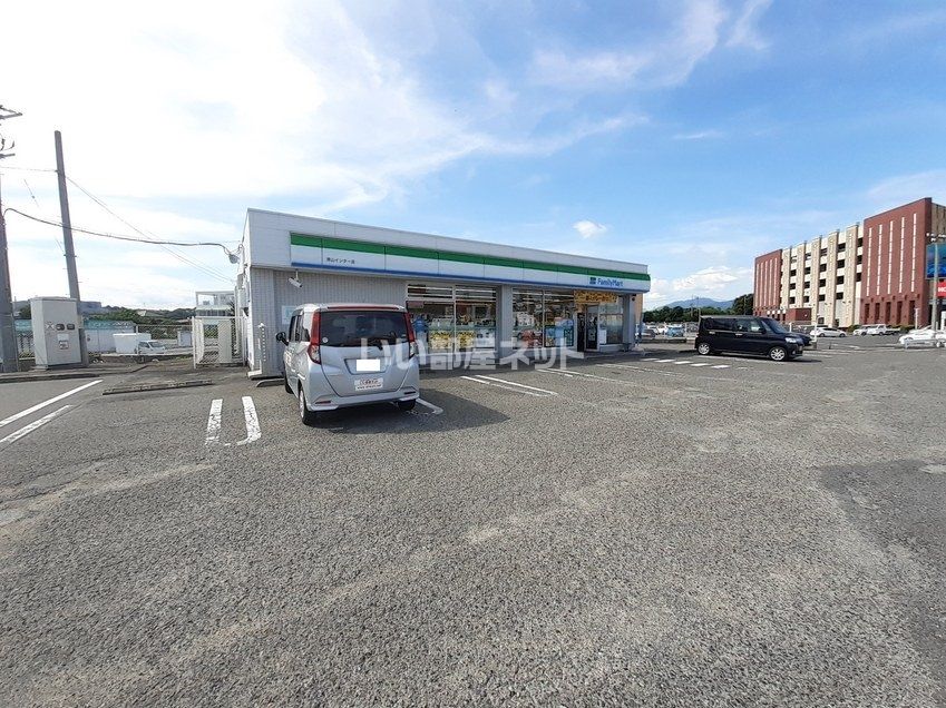 近くのファミリーマート津山インター店まで4,254m(徒歩54分)