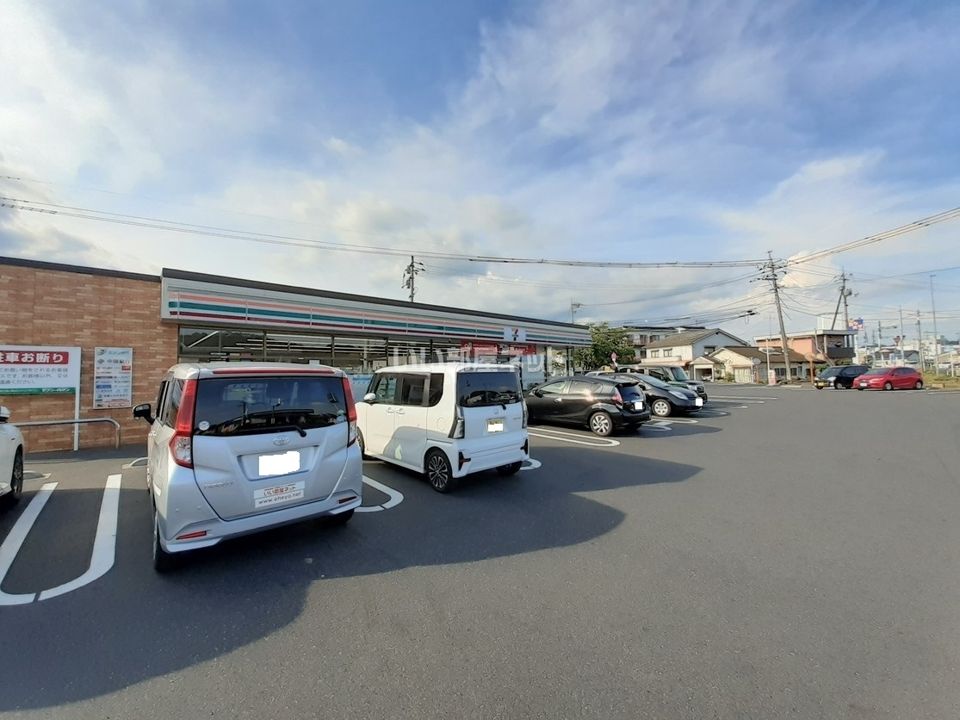 近くにセブンイレブン津山河辺店あり