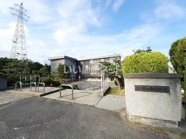 近くに津山市立東中学校あり