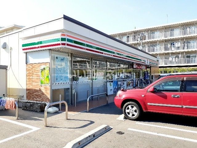 近くのセブンイレブン 長野花咲町店まで813m（徒歩11分）