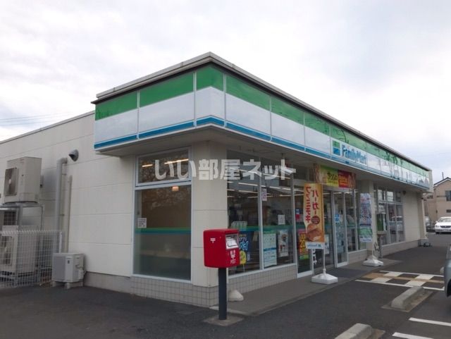 近くのコンビニまで701m（徒歩9分）